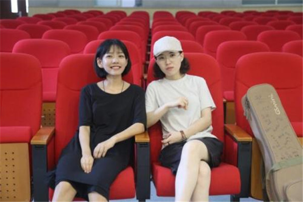 房東的貓王心怡是誰(shuí) 王心怡個(gè)人簡(jiǎn)歷和微博，王心怡吳佩玲是情侶關(guān)系嗎 