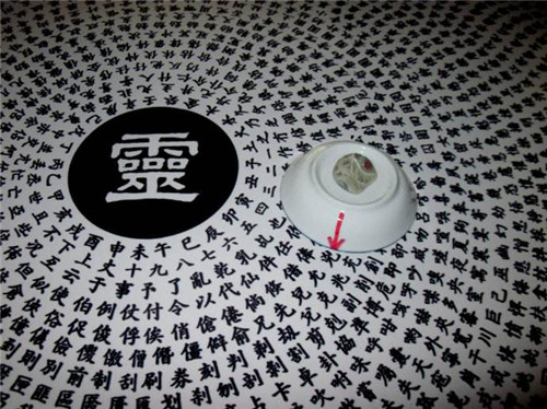 碟仙是什么，真的會(huì )死人嗎？說(shuō)幾件真實(shí)的碟仙靈異事件